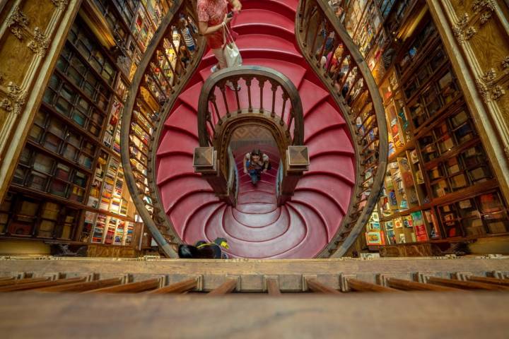 Otro lugar mágico: la librería 'Lello', en Oporto, rincón de inspiración de J.K.Rowling. Foto: Shutterstock.