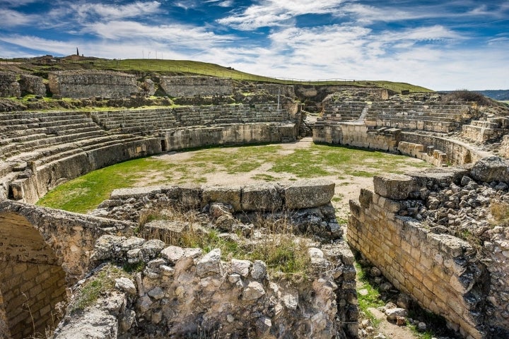 El anfiteatro, una de las joyas de Segóbriga. Foto: Shutterstock.