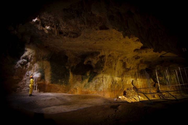 En el interior de la sala de la Torca, hoy cerrada por trabajos de investigación. Foto: Fundación Cueva de Nerja.