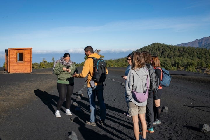 Para entrar en el Parque Natural de Cumbre Vieja hay un estricto control. Sólo puede hacerse con guía.