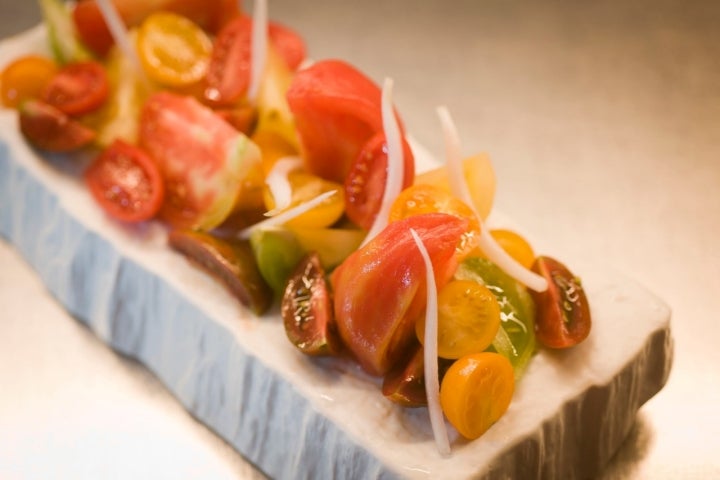 BARCELONA, 20/09/2016. Fotos para El Viajero. Restaurante Estimar. En la foto Ensalada de tomates variados al natural. (Foto: JUAN BARBOSA)