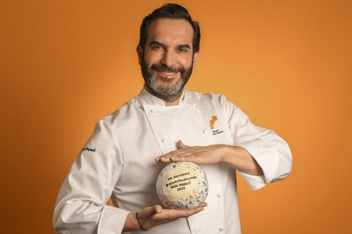 Mario Sandoval, con el sol sostenible recibido por primera vez en 2022