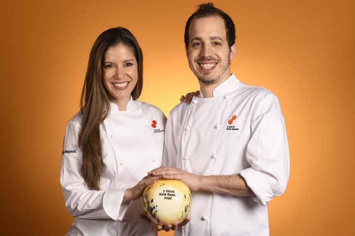 Carolina Sánchez e Iñaki Murua, con los dos Soles recibidos por primera vez en 2022