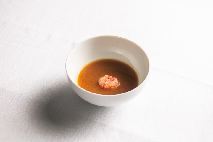Sopa de pescado y tartar de carabinero - Foto cedida por el restaurante