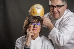 Ana Rosa y Juan Manuel con sus 2 Soles obtenidos por primera vez en 2019 por su restaurante Rivas.