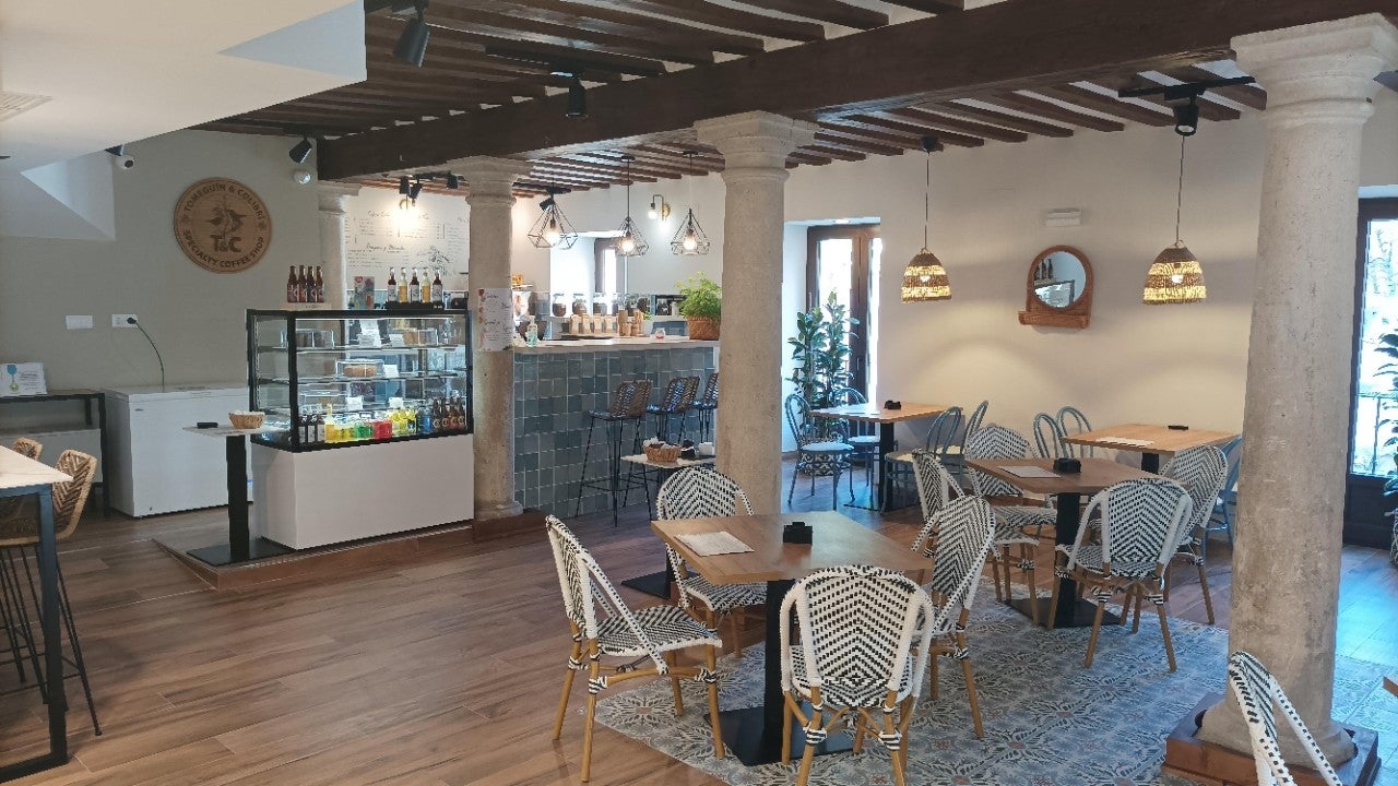 Tomeguín & Colibrí Specialty Coffee Shop
