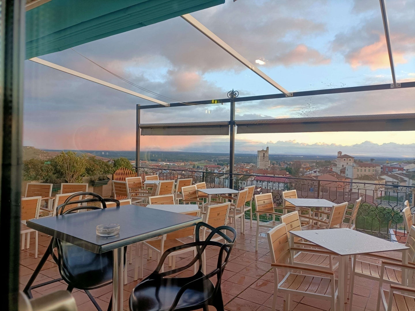 Las Iglesuelas café