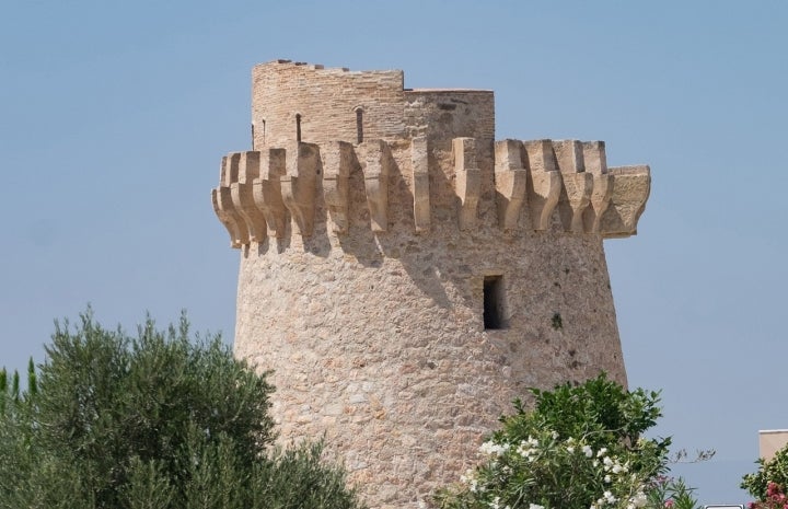 Torre vigía de Piles, ubicada en la playa de este término municipal valenciano. Fotografía: Cortesía Ayuntamiento de Piles y Archivo València Turisme.
