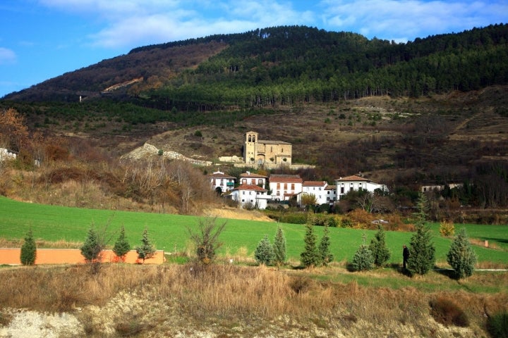 Iglesia de San Cosme y San Damián en el Casco viejo de Ansoaín. Foto: Archivo de Turismo Reyno de Navarra.