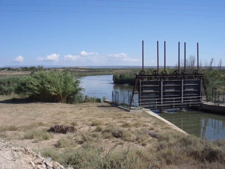 Canal de Seros en el Embalse de Utxesa. Fotografía: Wikipedia.