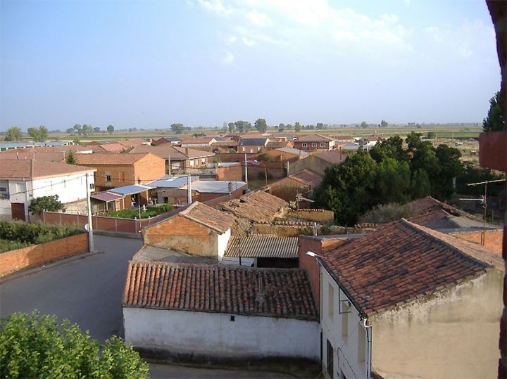 Vista de Grisuela, pedanía de Bustillo del Páramo. Foto: Caleteron vía Wikipedia / CC BY-SA