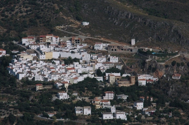 Vista aérea de Lentegí, municipio granadino con el paisajismo como punto fuerte. Fotografía: Miguel vía Wikipedia / CC BY-SA.