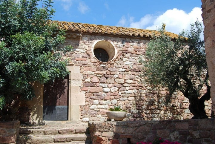 Capilla de Sant Fruitós, ubicada en este término municipal barcelonés. Fotografía: Miquel Vico vía Wikipedia / CC BY-SA.