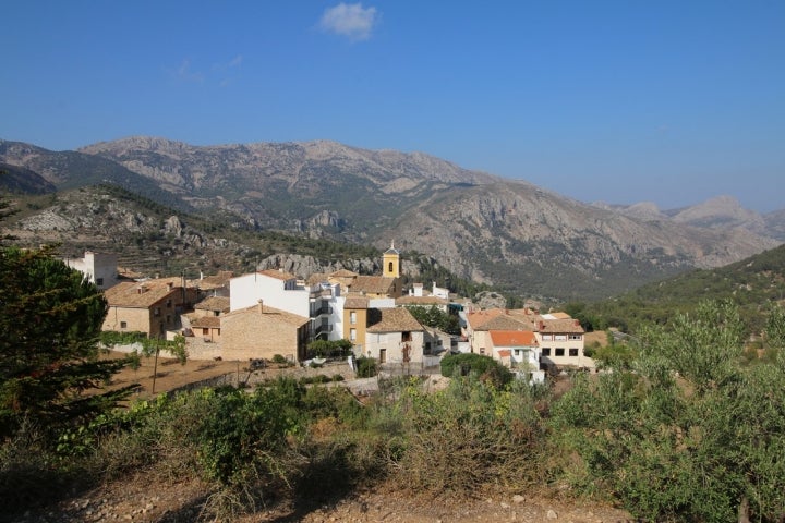Vista panorámica de Confrides, uno de los pueblos más altos de la provincia de Alicante. Fotografía: Zelkova eswiki vía Wikipedia.