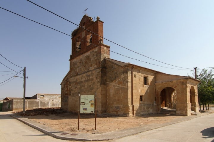 Iglesia de San Miguel Árcangel de Pitiegua. Fotografía: Malopez 21 vía Wikipedia / CC BY-SA.