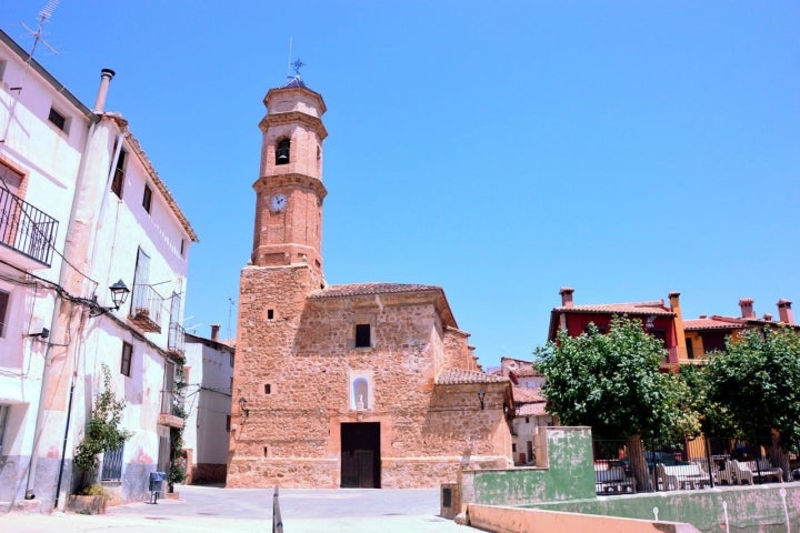 Iglesia parroquial de Riodeva. Foto: Alfredo Sánchez Garzón vía Wikipedia / CC BY-SA.
