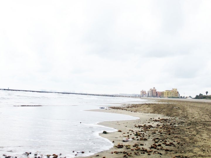 Perspectiva de la Playa de Meliana. Fotografía: Tuquequeviajero vía Wikipedia / CC BY-SA.