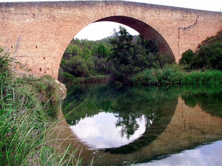 Puente de Vadocañas en el término municipal de Venta del Moro. Fotografía: Cortesía Ayuntamiento Venta del Moro y Archivo València Turisme.