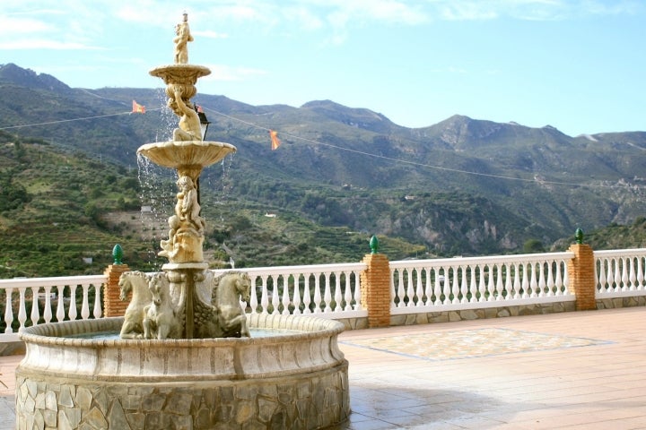 Detalle de una fuente en Otívar, pueblo del suroeste de Granada. Fotografía: Francisco Abato Helguera vía Wikipedia / CC BY-SA.