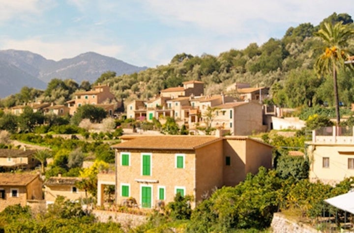 Vista del entorno urbano de Fornalutx.