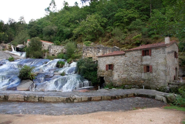 Rio Barosa a su paso por Barro. Foto: Cortesía de la Diputación de Pontevedra