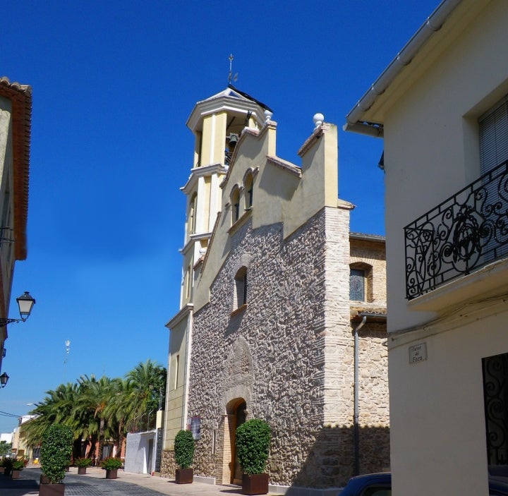 Exterior de la Iglesia de la Purísima Concepción de Palmera. Fotografía: Ajuntament Palmera vía Wikipedia / CC BY-SA.