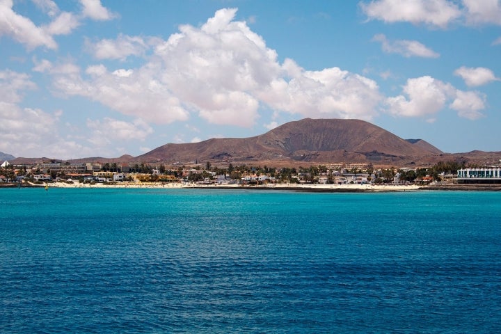 Vista de Corralejo desde el mar.  Foto: Dirkvorderstrasse via Visual Hunt
