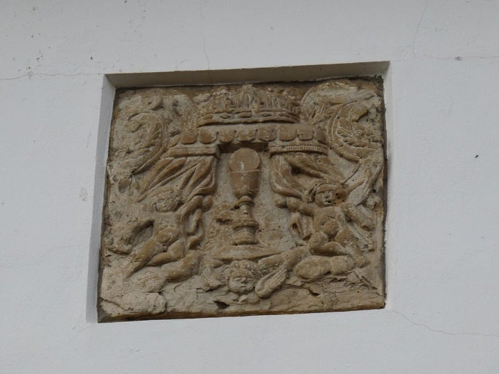 Detalle de la fachada de una de las casas señoriales de Alcalá del Obispo. Foto: Ecelan via Wikipedia / CC BY-SA.
