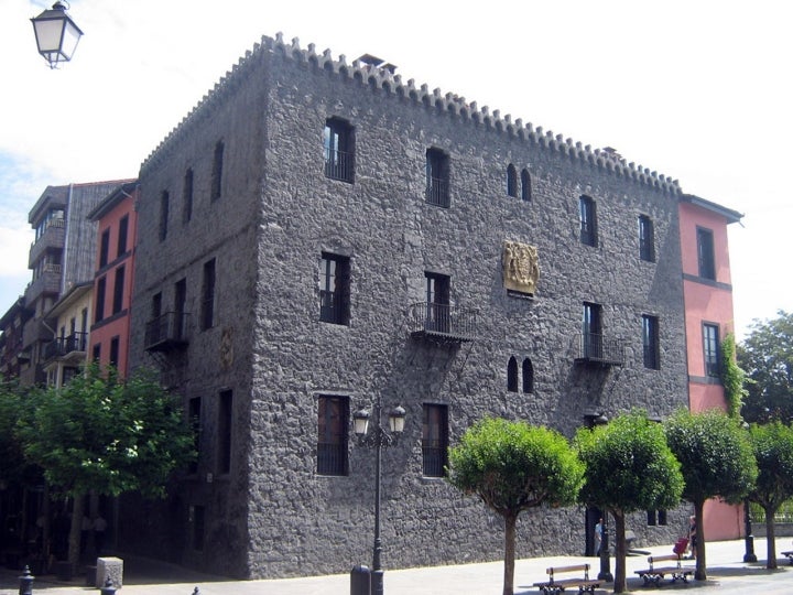 Torre Idiakez o Casa Negra de Azkoitia. Foto: Edward the Confessor vía Wikipedia