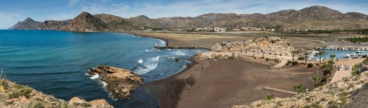 Vista de la Bahía de Portmán, víctima de uno de los mayores desastres medioambientales del Mediterráneo. Fotografía: Pedro. J. Bernal.