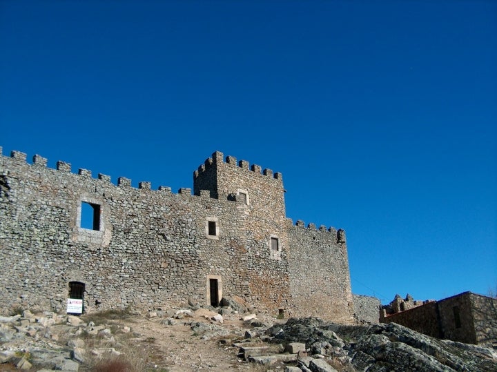 Castillo de Montánchez, edificación que perteneció a la Orden de Santiago. Fotografía: RPmayor vía Wikipedia / CC BY-SA.