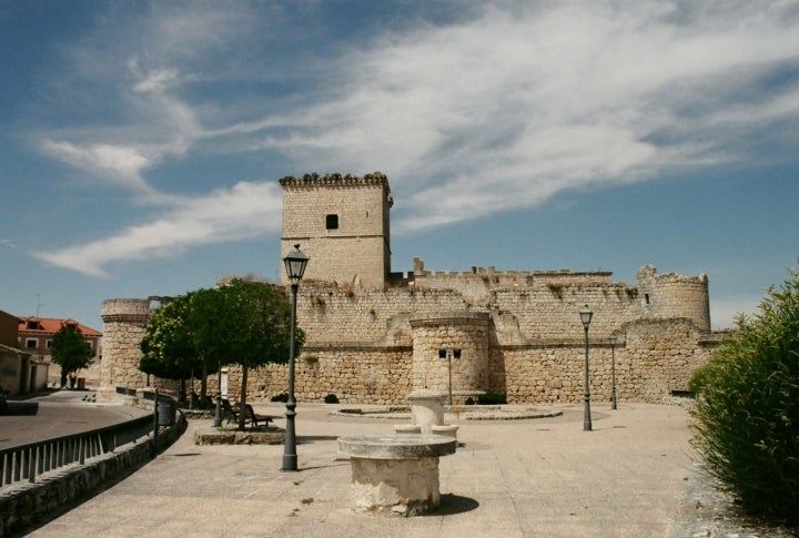 Castillo de Portillo, también llamado de los Condes de Benavente. Fotografía: Ingolll vía Wikipedia / CC BY-SA.