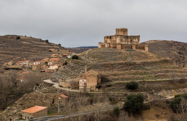 Vista del castillo de Magaña. Foto: Diego Delso vía Wikipedia /CC BY-SA.