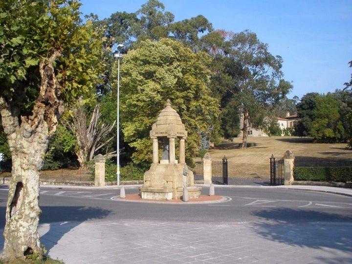 Monumento a Simón Otxandategi en Berango. Foto: Zarateman vía Wikipedia