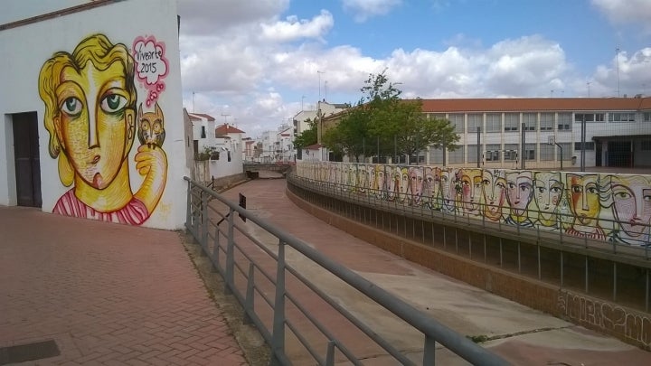 Graffitti artístico en una calle del centro del pueblo. Fotografía: Beatriz MVvía Visualhunt / CC BY-NC-ND.