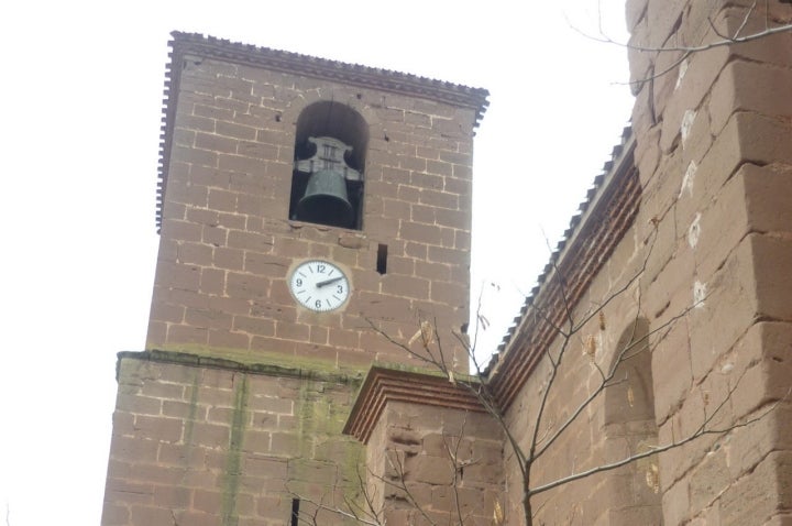 Campanario de la iglesia de Arenzana de Arriba. Foto: Juanpablofrias vía Wikipeda / CC BY-SA.