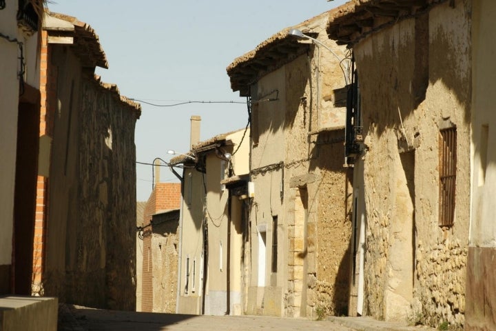 Calle de Villasexmir. Foto: Patronato de Turismo de la Diputación de Valladolid.