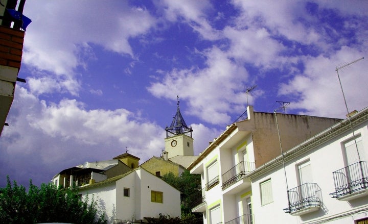 Rehabilitación del campanario de la Iglesia Parroquial de Albuñuelas. Fotografía: Balhisay vía Visualhunt / CC BY-SA.