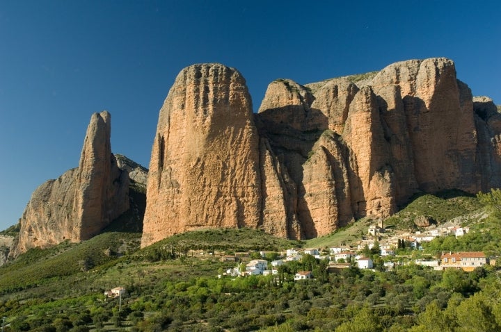 Vista panorámica de Las Peñas de Riglos. Foto: Comarca de la Hoya de Huesca