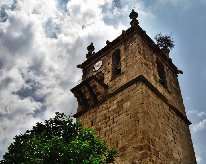 Campanario de la Iglesia de Nuestra Señora de la Piedad en Moraleja. Fotografía: JorangeTree vía Visualhunt / CC BY-SA.