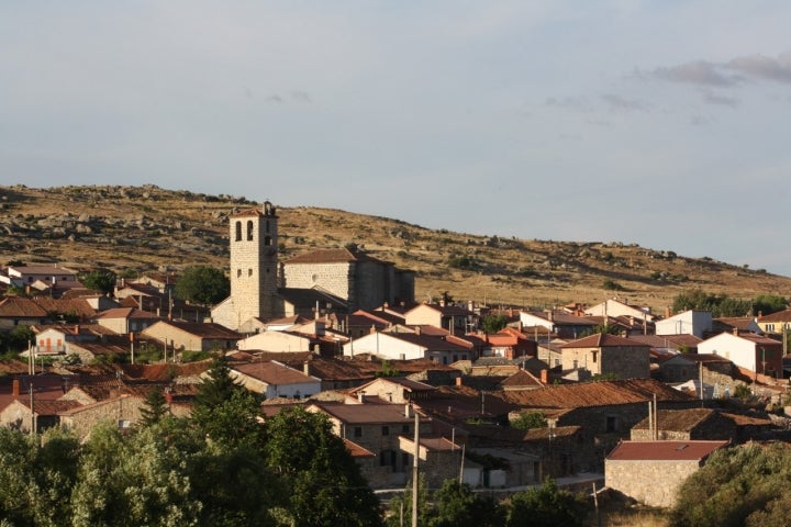 Vista general de Vadillo de la Sierra. Foto: SORALOR vía Wikipedia / CC BY-SA