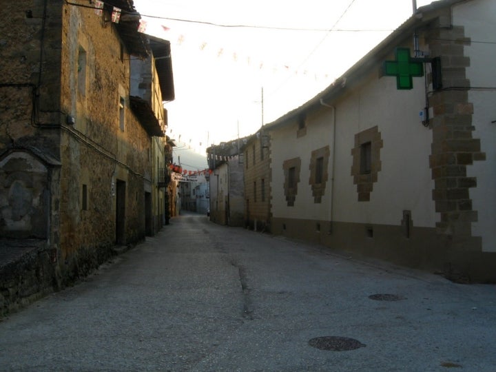 Calles de Cabredo, municipio que ronda los 100 habitantes. Foto: Hector García vía Wikipedia / CC BY-SA