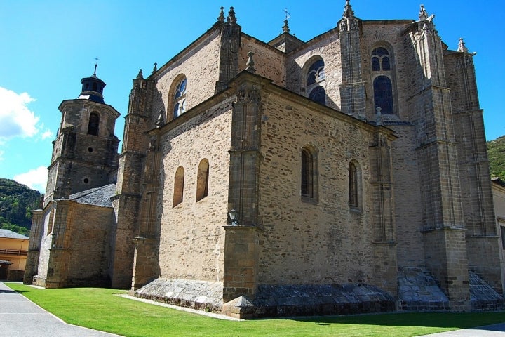 Iglesia de Santiago Apostol, de extraodrinaria importancia en el Camino de Santiago. Fotografía cortesía del Ayuntamiento de Villafranca del Bierzo.