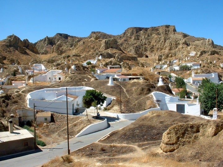 Barrio de las Cuevas. Hay más de 2000 viviendas subterráneas habitadas en Guadix. Fotografía: Murgles vía Visual Hunt /  CC BY-ND
