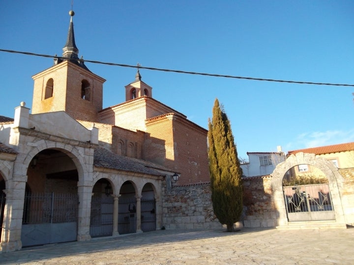 Iglesia parroquial Santa María la Blanca. Foto Oilisab vía Wikipedia
