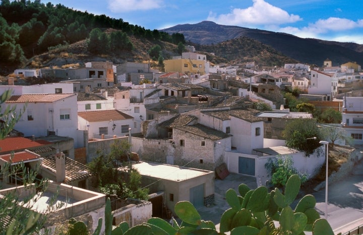 Caminos, veredas y huertas envuelven a la población almeriense de Suflí. Fotografía: Servicio Provincial de Turismo.