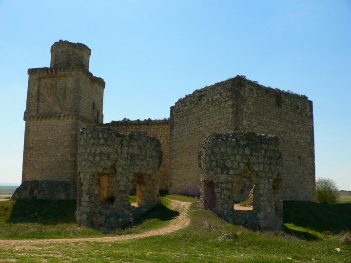 Castillo de Barcience con el León rampante de una de sus torres. Foto: Marianne Perdomo vía Wikipedia / CC BY-SA