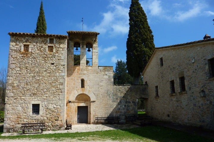 Sant Cristòfol d'Usall, en el municipio de Porqueres. Foto: Scs 1978 vía Wikipedia