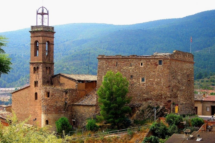 Castillo e Iglesia del Roser, en el municipio barcelonés de Súria. Fotografía: Roger Herández. Cortesía del Ajuntament de Súria.