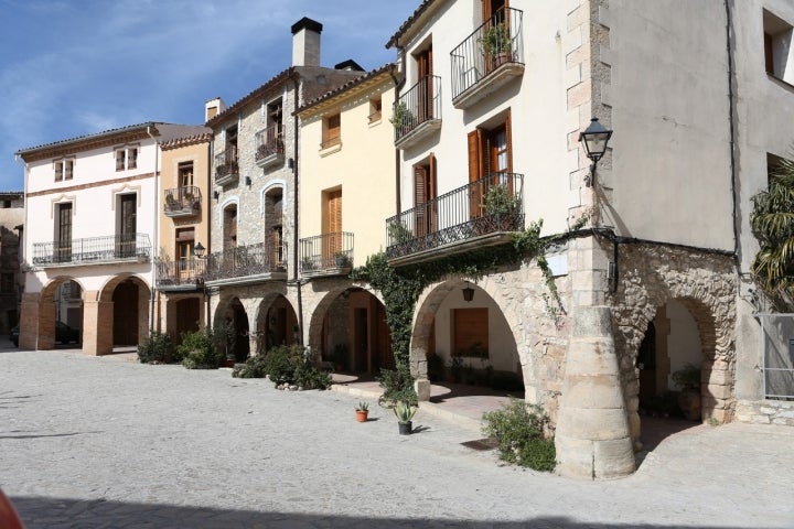 Plaza Major y conjunto de casas nobles de La Llacuna. Fotografía: Anoia Turisme.